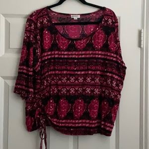 💰🚨CLEARANCE 🚨💰 
All over print top with tie up side detailing. B202